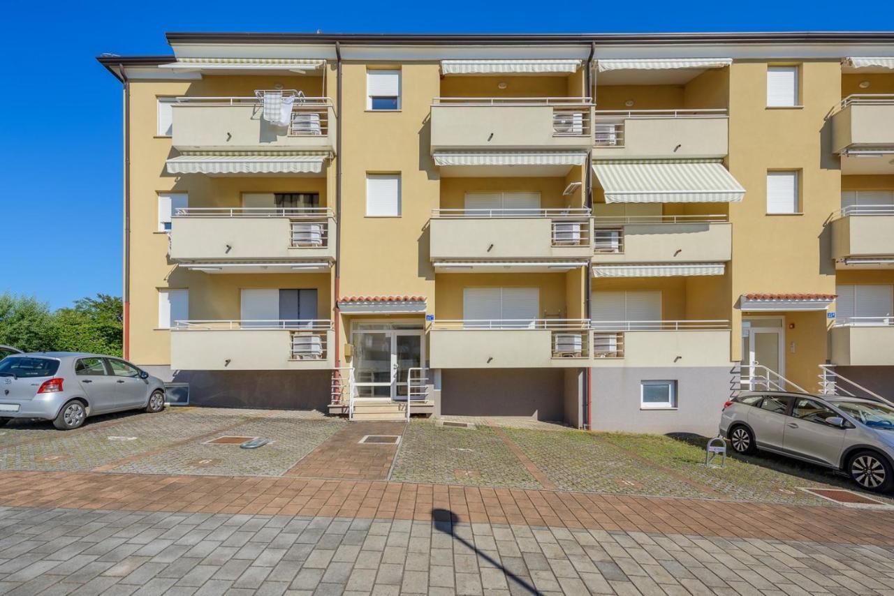 Flora House With Apartment Zambratija  Zewnętrze zdjęcie