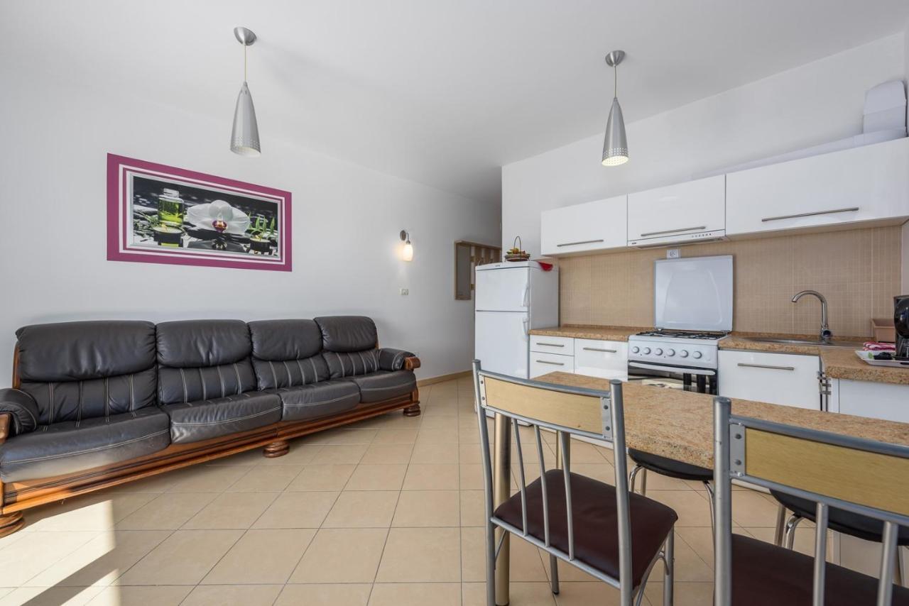 Flora House With Apartment Zambratija  Zewnętrze zdjęcie