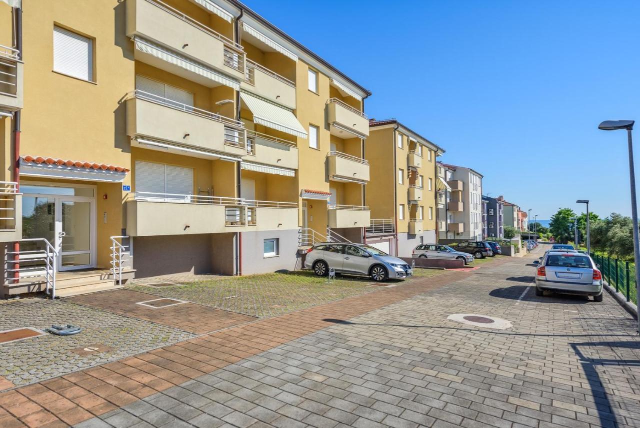 Flora House With Apartment Zambratija  Zewnętrze zdjęcie